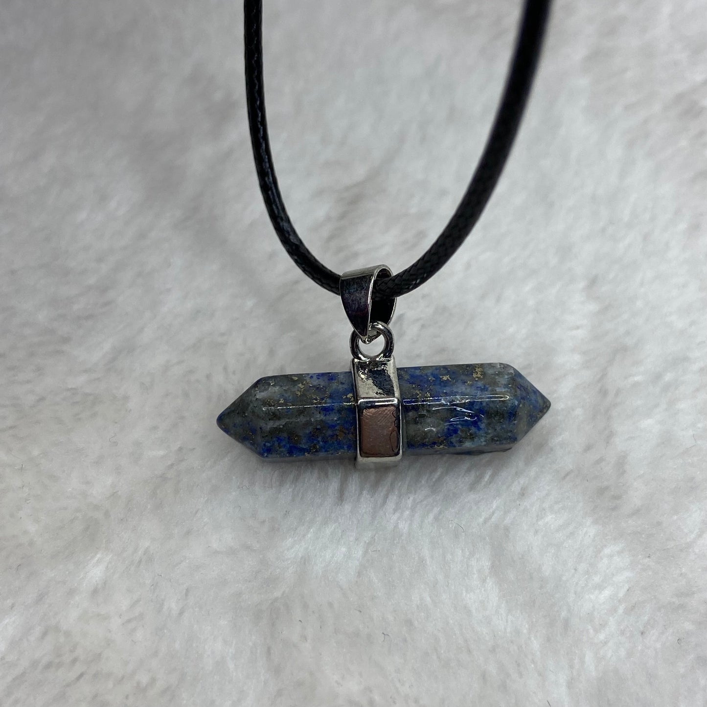Lapis lazuli dt point pendant necklace.